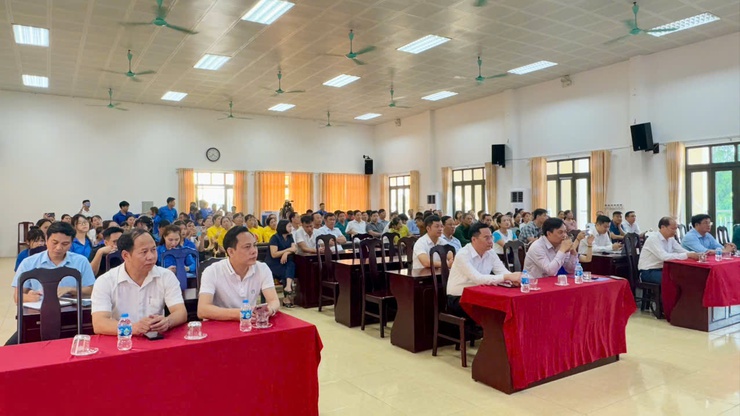 Tam Hưng phát động phong trào thi đua "Sáng – Xanh – Sạch – Đẹp": Lan tỏa trách nhiệm, kiến tạo môi trường sống văn minh- Ảnh 2.