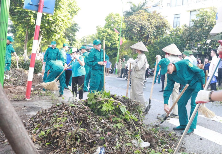 PHƯỜNG HOÀNG MAI TỔ CHỨC LỄ RA QUÂN TỔNG VỆ SINH MÔI TRƯỜNG- Ảnh 12.