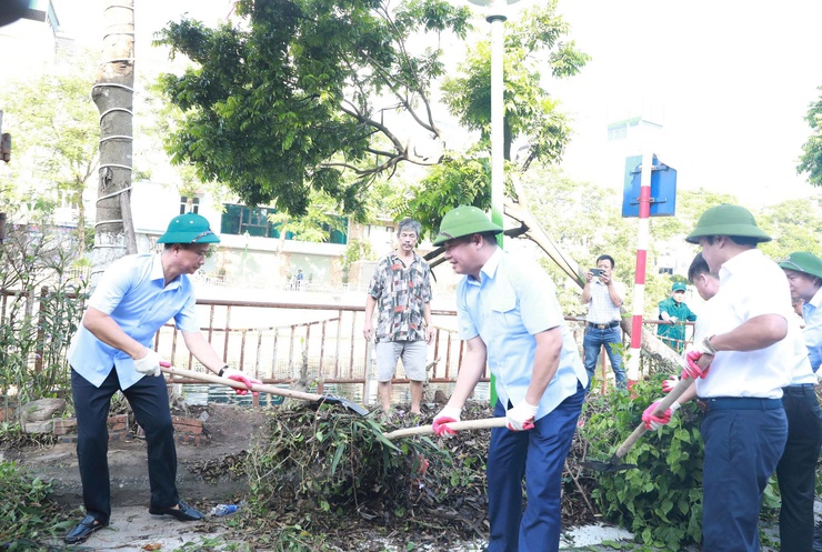 PHƯỜNG HOÀNG MAI TỔ CHỨC LỄ RA QUÂN TỔNG VỆ SINH MÔI TRƯỜNG- Ảnh 5.