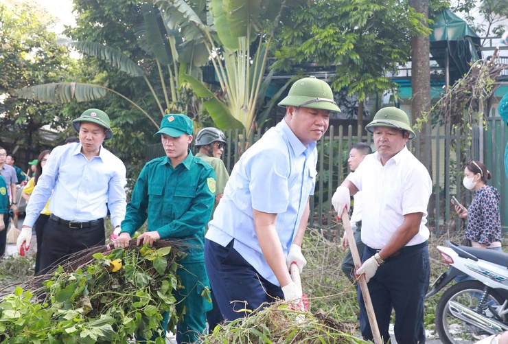PHƯỜNG HOÀNG MAI TỔ CHỨC LỄ RA QUÂN TỔNG VỆ SINH MÔI TRƯỜNG- Ảnh 6.