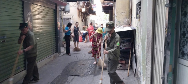 Phường Hai Bà Trưng tổ chức Lễ ra quân tổng vệ sinh môi trường trên điạ bàn phường.- Ảnh 22.