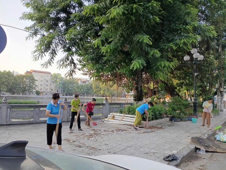 Phường Hai Bà Trưng tổ chức Lễ ra quân tổng vệ sinh môi trường trên điạ bàn phường.- Ảnh 21.