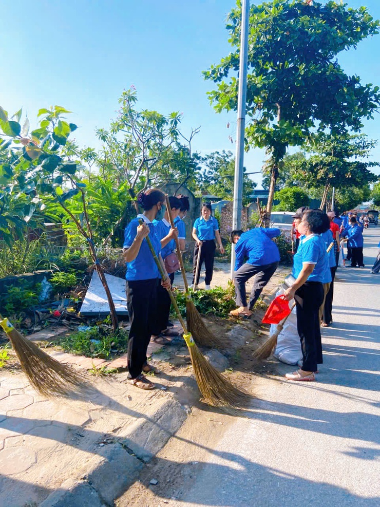 Uỷ ban MTTQ Việt Nam phường Thanh Liệt: Lan tỏa tinh thần trách nhiệm cộng đồng qua hoạt động vệ sinh môi trường- Ảnh 7.