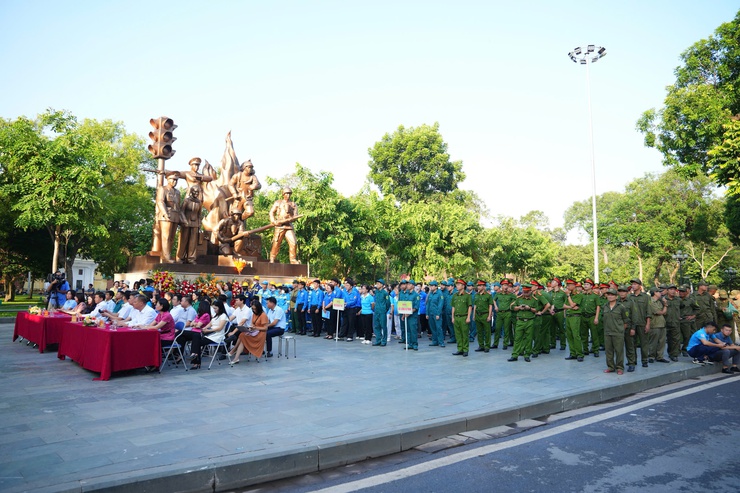 Phường Hai Bà Trưng tổ chức Lễ ra quân tổng vệ sinh môi trường trên điạ bàn phường.- Ảnh 6.