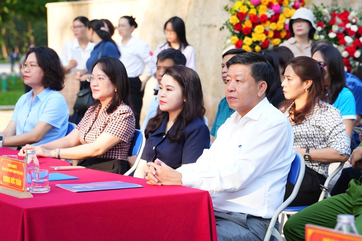 Phường Hai Bà Trưng tổ chức Lễ ra quân tổng vệ sinh môi trường trên điạ bàn phường.- Ảnh 2.