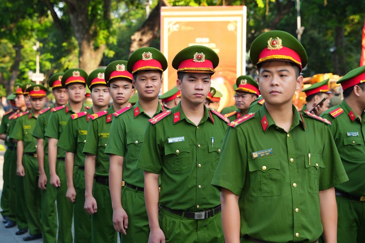 Phường Hai Bà Trưng tổ chức Lễ ra quân tổng vệ sinh môi trường trên điạ bàn phường.- Ảnh 7.