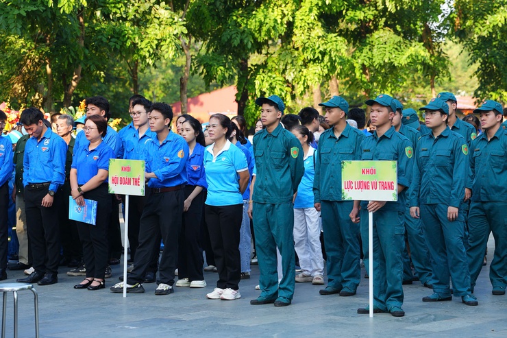 Phường Hai Bà Trưng tổ chức Lễ ra quân tổng vệ sinh môi trường trên điạ bàn phường.- Ảnh 8.