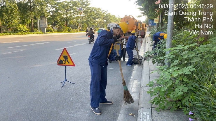 Phường Long Biên ra quân tổng vệ sinh môi trường phòng, diệt bọ gậy, phòng chống dịch sốt xuất huyết- Ảnh 20.
