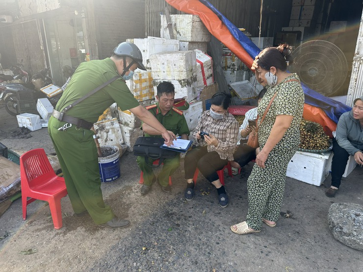 Phường Yên Nghĩa tổ chức Lễ ra quân xử lý vi phạm về trật tự giao thông, trật tự đô thị và vệ sinh môi trường- Ảnh 12.