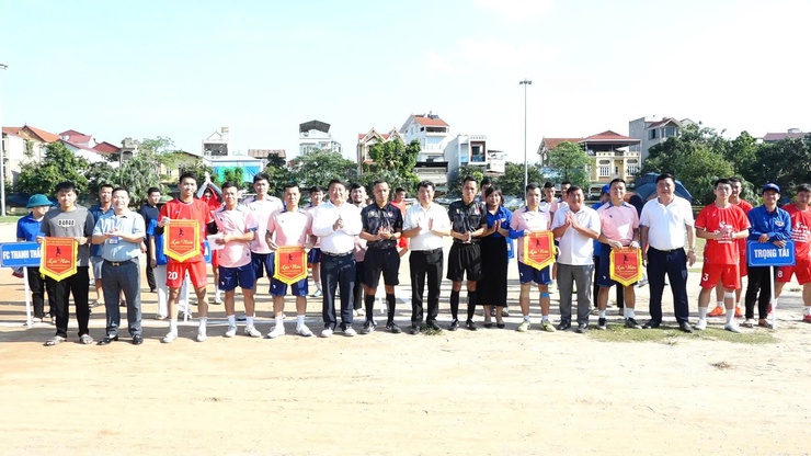 Khai mạc Giải bóng đá Cúp Bình Minh lần thứ I – Chào mừng Đại hội Đảng bộ xã Bình Minh lần thứ I, nhiệm kỳ 2025–2030- Ảnh 3.
