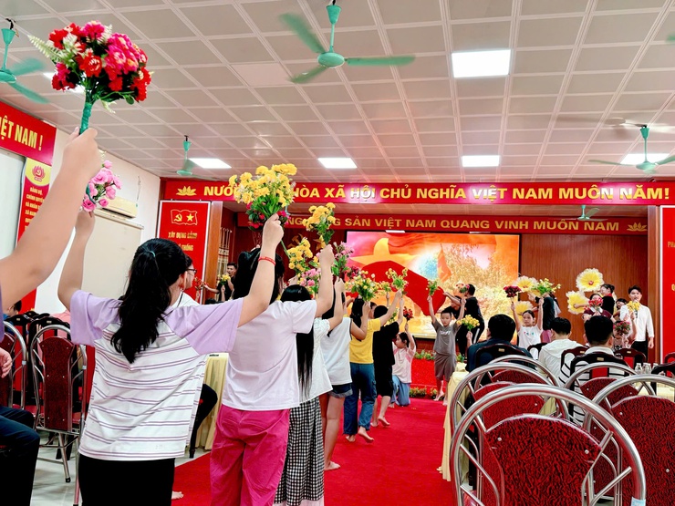 Tổng duyệt chương trình nghệ thuật chào mừng Đại hội Đảng bộ xã Nam Phù lần thứ Nhất- Ảnh 3.