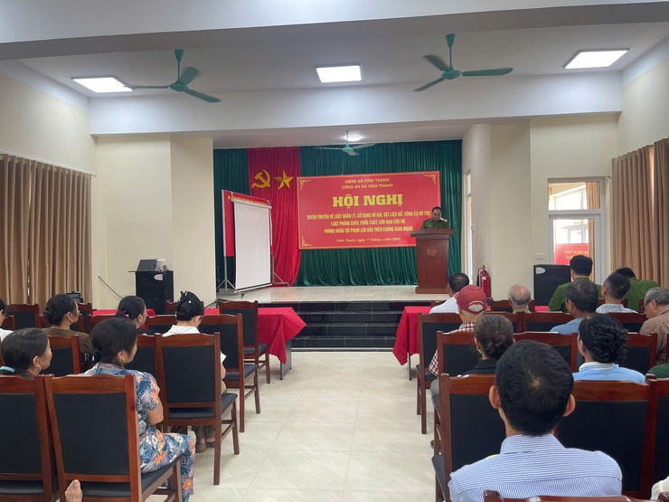 Công an xã Vĩnh Thanh thực hiện có hiệu quả phong trào thi đua tuyên truyền, vận động thu hồi, đấu tranh phòng, chống tội phạm về vũ khí, vật liệu nổ, công cụ hỗ trợ.- Ảnh 5.
