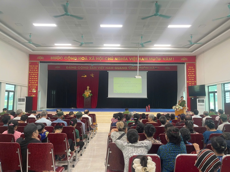 Công an xã Vĩnh Thanh thực hiện có hiệu quả phong trào thi đua tuyên truyền, vận động thu hồi, đấu tranh phòng, chống tội phạm về vũ khí, vật liệu nổ, công cụ hỗ trợ.- Ảnh 1.