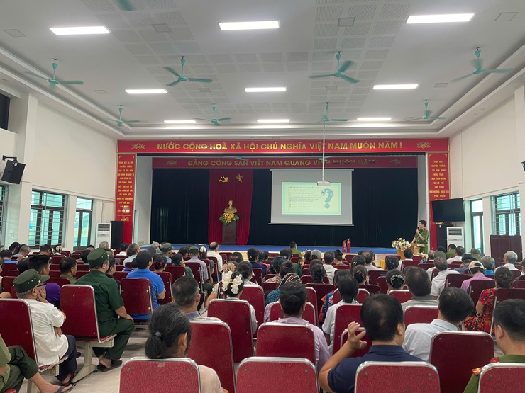 Công an xã Vĩnh Thanh thực hiện có hiệu quả phong trào thi đua tuyên truyền, vận động thu hồi, đấu tranh phòng, chống tội phạm về vũ khí, vật liệu nổ, công cụ hỗ trợ.- Ảnh 4.