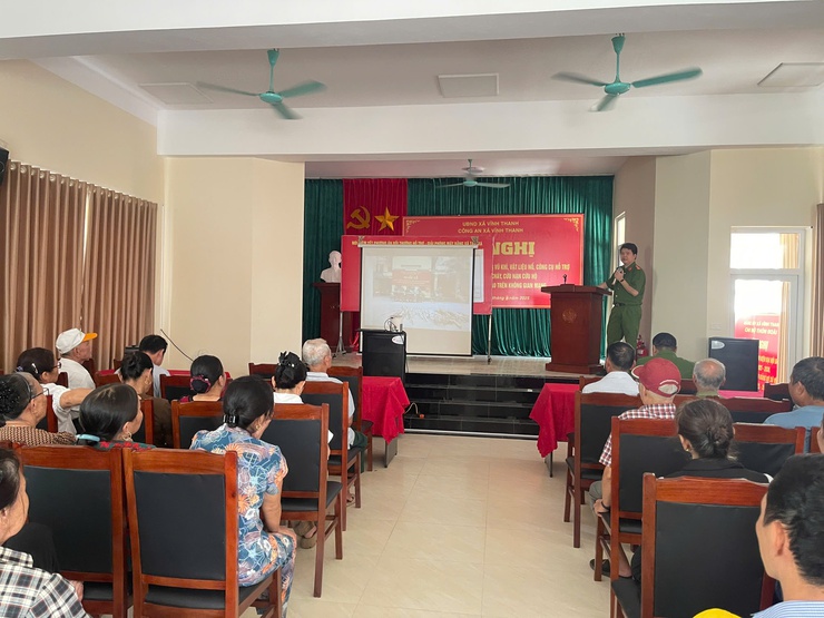 Công an xã Vĩnh Thanh thực hiện có hiệu quả phong trào thi đua tuyên truyền, vận động thu hồi, đấu tranh phòng, chống tội phạm về vũ khí, vật liệu nổ, công cụ hỗ trợ.- Ảnh 6.