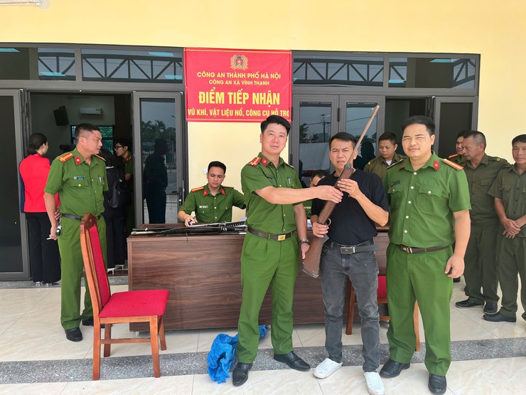 Công an xã Vĩnh Thanh thực hiện có hiệu quả phong trào thi đua tuyên truyền, vận động thu hồi, đấu tranh phòng, chống tội phạm về vũ khí, vật liệu nổ, công cụ hỗ trợ.- Ảnh 8.