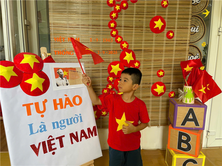 Hoạt động chào mừng Quốc khánh 2/9 của các bé lớp Mẫu giáo Lớn A2 - Trường Mầm non số 6- Ảnh 4.