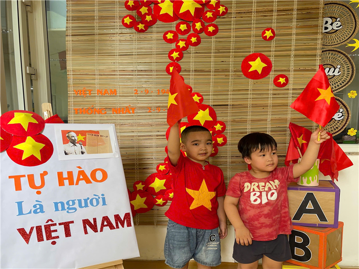 Hoạt động chào mừng Quốc khánh 2/9 của các bé lớp Mẫu giáo Lớn A2 - Trường Mầm non số 6- Ảnh 2.