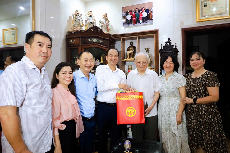 Phường Tây Hồ tri ân các đối tượng chính sách nhân dịp 80 năm Cách mạng Tháng Tám và Quốc khánh 2/9- Ảnh 3.