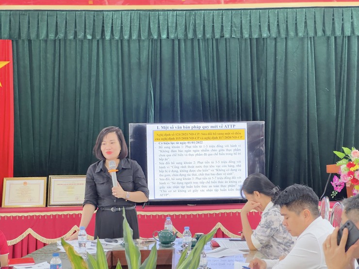 XÃ BA VÌ TỔ CHỨC TẬP HUẤN CÔNG TÁC ĐẢM BẢO AN TOÀN THỰC PHẨM TẠI CÁC NHÀ TRƯỜNG TRÊN ĐỊA BÀN XÃ BA VÌ NĂM 2025- Ảnh 1.