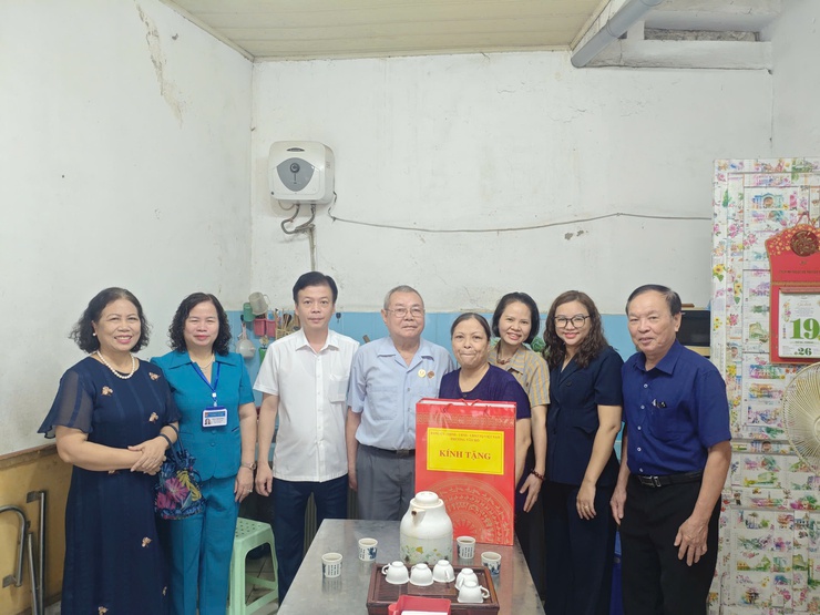 Phường Tây Hồ tri ân các đối tượng chính sách nhân dịp 80 năm Cách mạng Tháng Tám và Quốc khánh 2/9- Ảnh 6.