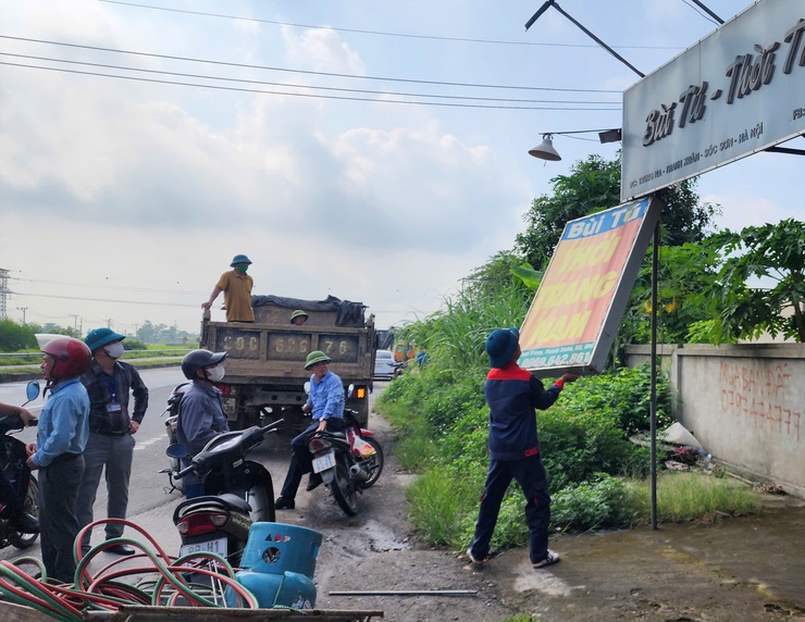 XÃ NỘI BÀI RA QUÂN XỬ LÝ VI PHẠM HÀNH LANG AN TOÀN GIAO THÔNG, TRẬT TỰ CÔNG CỘNG- Ảnh 7.