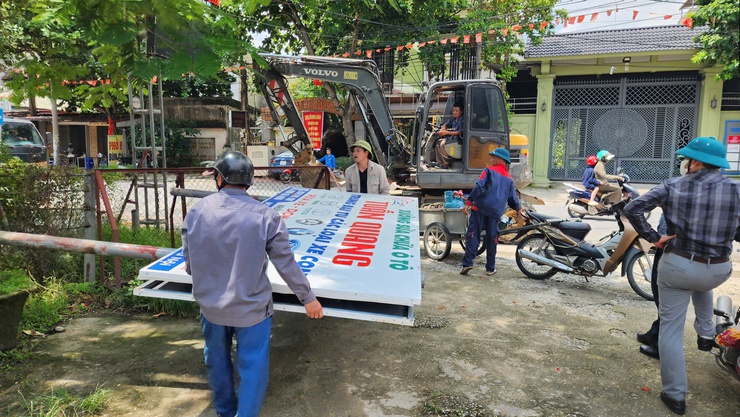 XÃ NỘI BÀI RA QUÂN XỬ LÝ VI PHẠM HÀNH LANG AN TOÀN GIAO THÔNG, TRẬT TỰ CÔNG CỘNG- Ảnh 8.