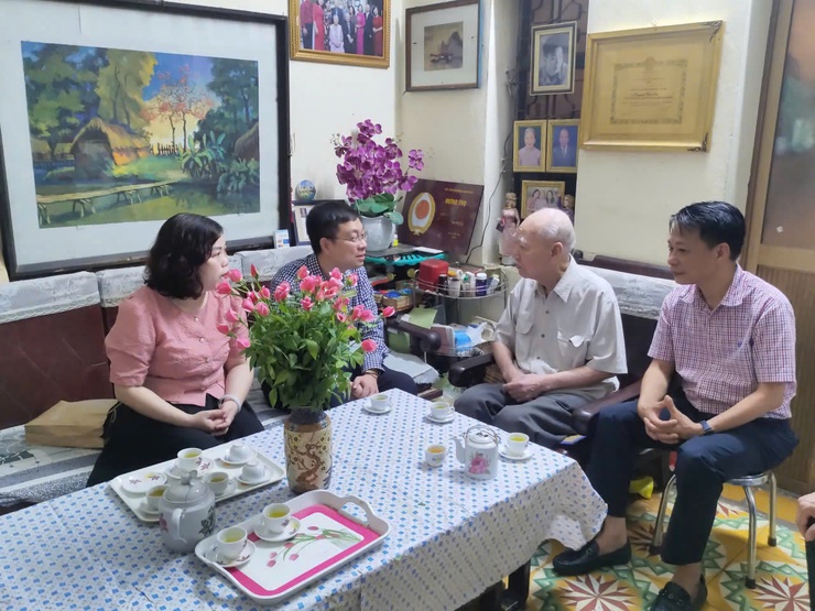 Phường Tây Hồ tri ân các đối tượng chính sách nhân dịp 80 năm Cách mạng Tháng Tám và Quốc khánh 2/9- Ảnh 9.