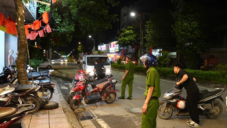 Công an xã Thanh Oai tăng cường tuần tra đêm đảm bảo an ninh trật tự trên địa bàn- Ảnh 3.
