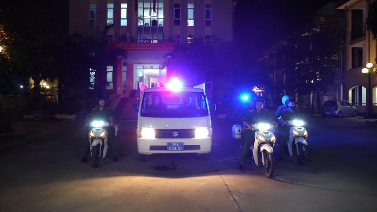 Công an xã Thanh Oai tăng cường tuần tra đêm đảm bảo an ninh trật tự trên địa bàn- Ảnh 1.