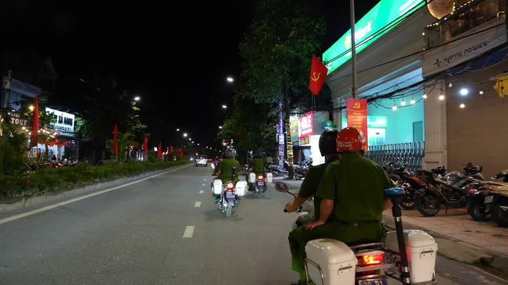 Công an xã Thanh Oai tăng cường tuần tra đêm đảm bảo an ninh trật tự trên địa bàn- Ảnh 2.