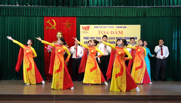 Tọa đàm phát huy tinh thần Cách mạng tháng Tám, xây dựng đất nước phồn vinh, hạnh phúc- Ảnh 1.