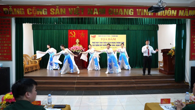 Tọa đàm phát huy tinh thần Cách mạng tháng Tám, xây dựng đất nước phồn vinh, hạnh phúc- Ảnh 2.