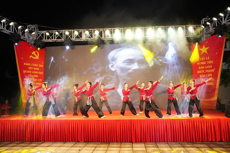 Chương trình văn nghệ chào mừng thành công Đại hội Đảng bộ xã Hoà Xá lần thứ I, nhiệm kỳ 2025–2030, kỷ niệm 80 năm Cách mạng Tháng Tám, Quốc khánh 2/9- Ảnh 6.