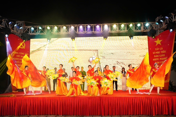 Chương trình văn nghệ chào mừng thành công Đại hội Đảng bộ xã Hoà Xá lần thứ I, nhiệm kỳ 2025–2030, kỷ niệm 80 năm Cách mạng Tháng Tám, Quốc khánh 2/9- Ảnh 7.