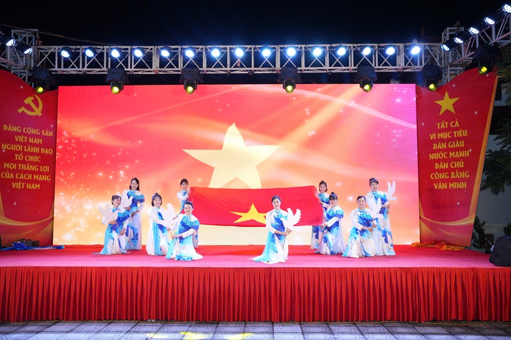 Chương trình văn nghệ chào mừng thành công Đại hội Đảng bộ xã Hoà Xá lần thứ I, nhiệm kỳ 2025–2030, kỷ niệm 80 năm Cách mạng Tháng Tám, Quốc khánh 2/9- Ảnh 8.