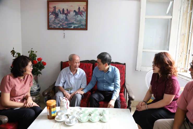 LÃNH ĐẠO THÀNH PHỐ HÀ NỘI, LÃNH ĐẠO PHƯỜNG CỬA NAM THĂM HỎI TẶNG QUÀ CÁN BỘ LÃO THÀNH CÁCH MẠNG, CÁN BỘ TIỀN KHỞI NGHĨA NHÂN KỶ NIỆM 80 NĂM QUỐC KHÁNH NƯỚC CỘNG HOÀ XÃ HỘI CHỦ NGHĨA VIỆT NAM (02/9/1945 - 02/9/2025)- Ảnh 8.