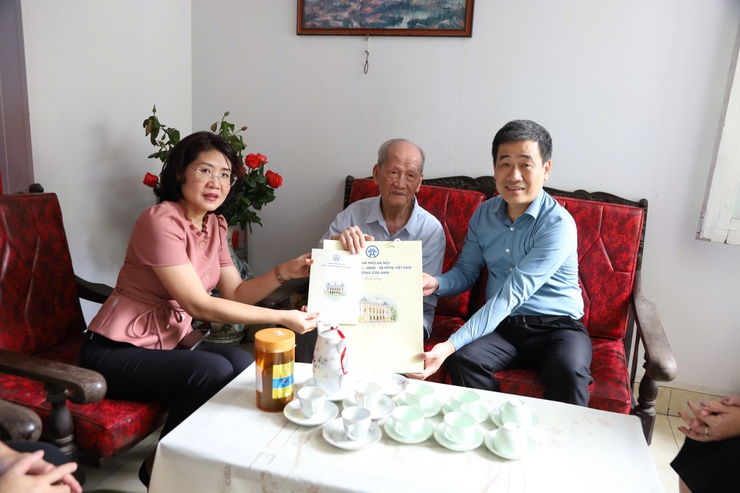 LÃNH ĐẠO THÀNH PHỐ HÀ NỘI, LÃNH ĐẠO PHƯỜNG CỬA NAM THĂM HỎI TẶNG QUÀ CÁN BỘ LÃO THÀNH CÁCH MẠNG, CÁN BỘ TIỀN KHỞI NGHĨA NHÂN KỶ NIỆM 80 NĂM QUỐC KHÁNH NƯỚC CỘNG HOÀ XÃ HỘI CHỦ NGHĨA VIỆT NAM (02/9/1945 - 02/9/2025)- Ảnh 9.