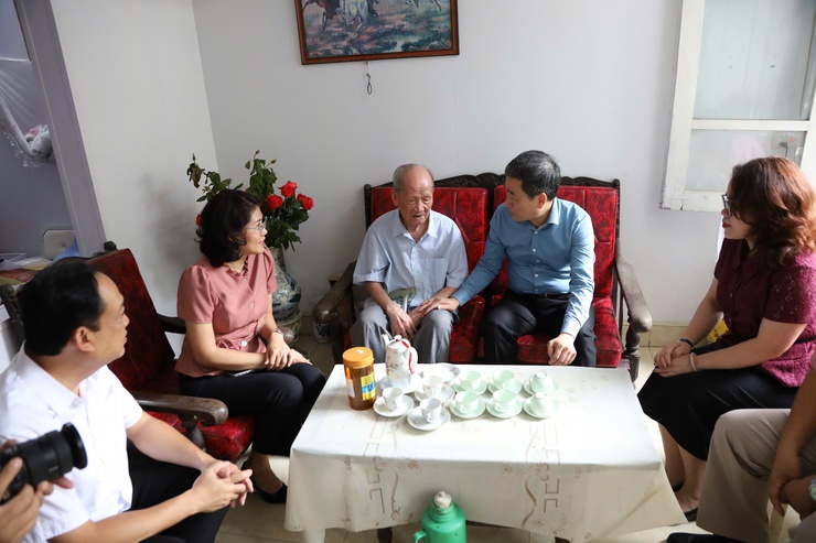 LÃNH ĐẠO THÀNH PHỐ HÀ NỘI, LÃNH ĐẠO PHƯỜNG CỬA NAM THĂM HỎI TẶNG QUÀ CÁN BỘ LÃO THÀNH CÁCH MẠNG, CÁN BỘ TIỀN KHỞI NGHĨA NHÂN KỶ NIỆM 80 NĂM QUỐC KHÁNH NƯỚC CỘNG HOÀ XÃ HỘI CHỦ NGHĨA VIỆT NAM (02/9/1945 - 02/9/2025)- Ảnh 10.
