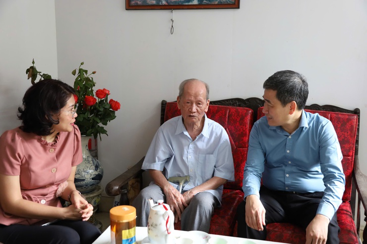 LÃNH ĐẠO THÀNH PHỐ HÀ NỘI, LÃNH ĐẠO PHƯỜNG CỬA NAM THĂM HỎI TẶNG QUÀ CÁN BỘ LÃO THÀNH CÁCH MẠNG, CÁN BỘ TIỀN KHỞI NGHĨA NHÂN KỶ NIỆM 80 NĂM QUỐC KHÁNH NƯỚC CỘNG HOÀ XÃ HỘI CHỦ NGHĨA VIỆT NAM (02/9/1945 - 02/9/2025)- Ảnh 11.