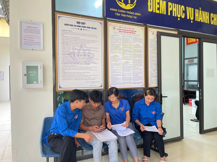 ỦY BAN NHÂN DÂN XÃ YÊN BÀI TỔ CHỨC LỄ PHÁT ĐỘNG HƯỞNG ỨNG PHONG TRÀO “BÌNH DÂN HỌC VỤ SỐ” VÀ TRIỂN KHAI CHIẾN DỊCH 45 NGÀY ĐÊM RA QUÂN HỖ TRỢ HOẠT ĐỘNG CHUYỂN ĐỔI SỐ- Ảnh 12.