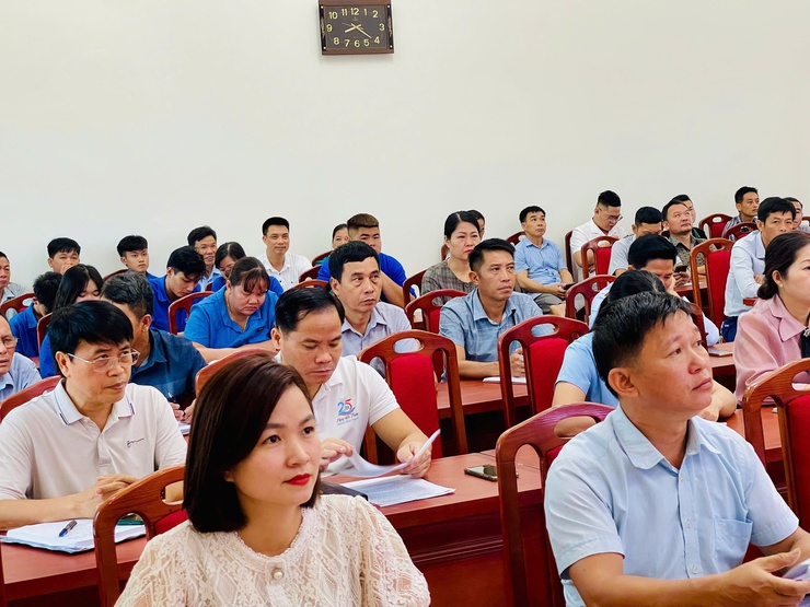 ỦY BAN NHÂN DÂN XÃ YÊN BÀI TỔ CHỨC LỄ PHÁT ĐỘNG HƯỞNG ỨNG PHONG TRÀO “BÌNH DÂN HỌC VỤ SỐ” VÀ TRIỂN KHAI CHIẾN DỊCH 45 NGÀY ĐÊM RA QUÂN HỖ TRỢ HOẠT ĐỘNG CHUYỂN ĐỔI SỐ- Ảnh 5.