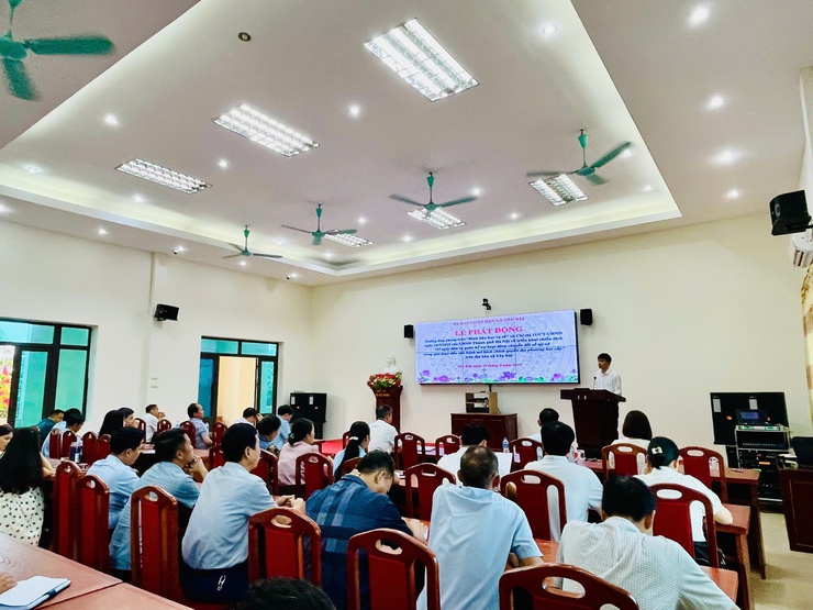ỦY BAN NHÂN DÂN XÃ YÊN BÀI TỔ CHỨC LỄ PHÁT ĐỘNG HƯỞNG ỨNG PHONG TRÀO “BÌNH DÂN HỌC VỤ SỐ” VÀ TRIỂN KHAI CHIẾN DỊCH 45 NGÀY ĐÊM RA QUÂN HỖ TRỢ HOẠT ĐỘNG CHUYỂN ĐỔI SỐ- Ảnh 6.