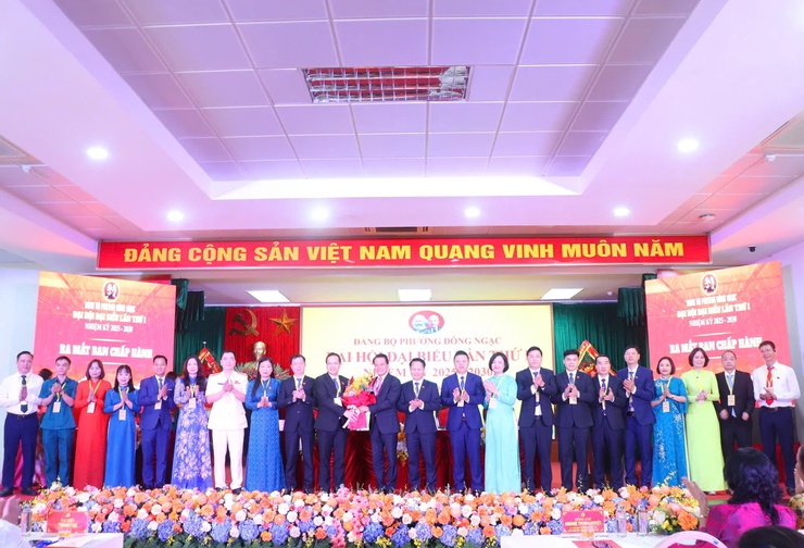 XÂY DỰNG ĐẢNG BỘ, HỆ THỐNG CHÍNH TRỊ TRONG SẠCH VỮNG MẠNH; KIẾN THIẾT PHƯỜNG ĐÔNG NGẠC TRỞ THÀNH ĐÔ THỊ GIÀU ĐẸP, VĂN MINH, HIỆN ĐẠI- Ảnh 7.