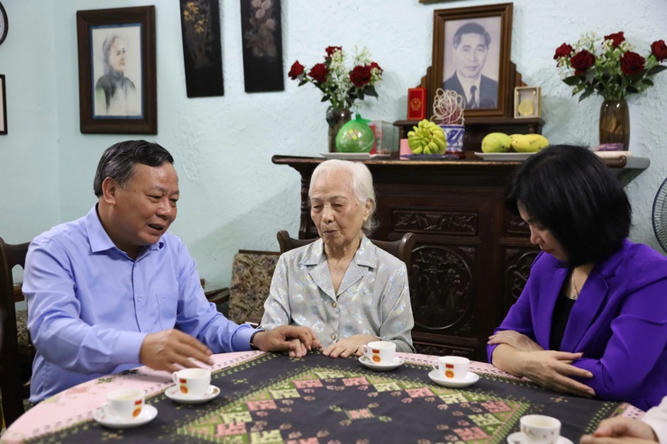 LÃNH ĐẠO THÀNH PHỐ HÀ NỘI, LÃNH ĐẠO PHƯỜNG CỬA NAM THĂM HỎI TẶNG QUÀ CÁN BỘ LÃO THÀNH CÁCH MẠNG, CÁN BỘ TIỀN KHỞI NGHĨA NHÂN KỶ NIỆM 80 NĂM QUỐC KHÁNH NƯỚC CỘNG HOÀ XÃ HỘI CHỦ NGHĨA VIỆT NAM (02/9/1945 - 02/9/2025)- Ảnh 1.