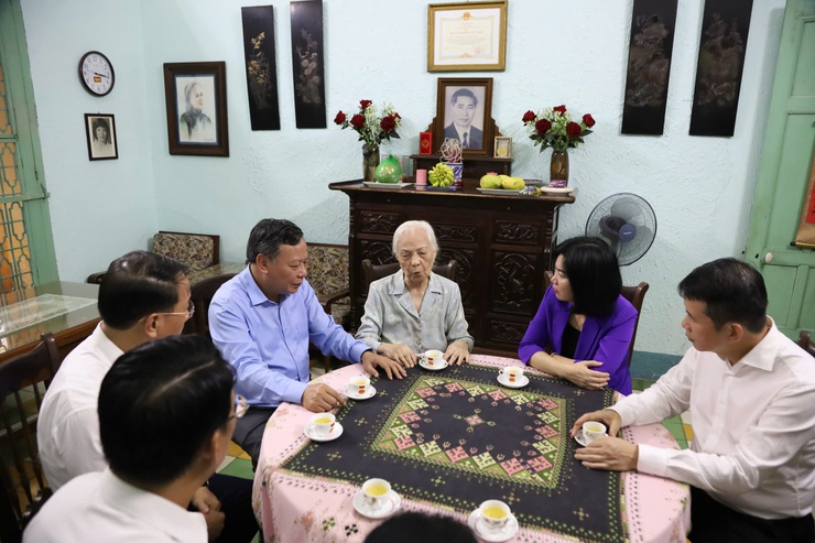 LÃNH ĐẠO THÀNH PHỐ HÀ NỘI, LÃNH ĐẠO PHƯỜNG CỬA NAM THĂM HỎI TẶNG QUÀ CÁN BỘ LÃO THÀNH CÁCH MẠNG, CÁN BỘ TIỀN KHỞI NGHĨA NHÂN KỶ NIỆM 80 NĂM QUỐC KHÁNH NƯỚC CỘNG HOÀ XÃ HỘI CHỦ NGHĨA VIỆT NAM (02/9/1945 - 02/9/2025)- Ảnh 2.