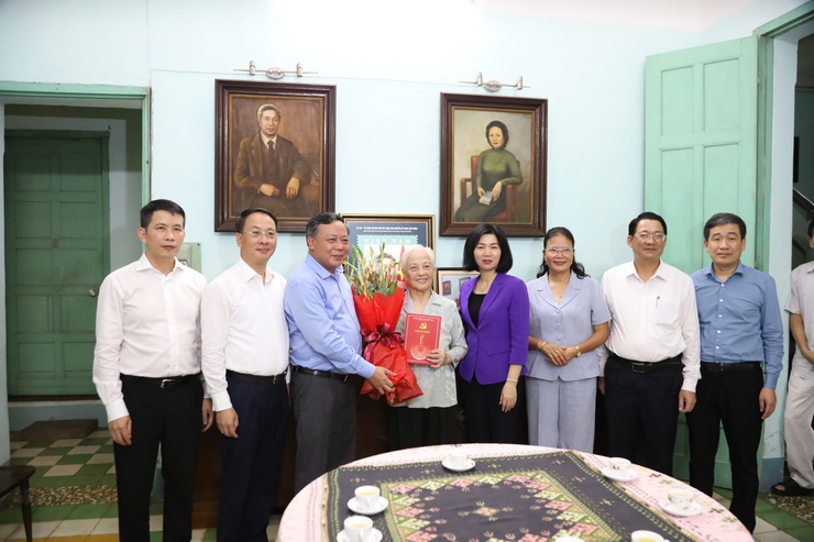 LÃNH ĐẠO THÀNH PHỐ HÀ NỘI, LÃNH ĐẠO PHƯỜNG CỬA NAM THĂM HỎI TẶNG QUÀ CÁN BỘ LÃO THÀNH CÁCH MẠNG, CÁN BỘ TIỀN KHỞI NGHĨA NHÂN KỶ NIỆM 80 NĂM QUỐC KHÁNH NƯỚC CỘNG HOÀ XÃ HỘI CHỦ NGHĨA VIỆT NAM (02/9/1945 - 02/9/2025)- Ảnh 4.