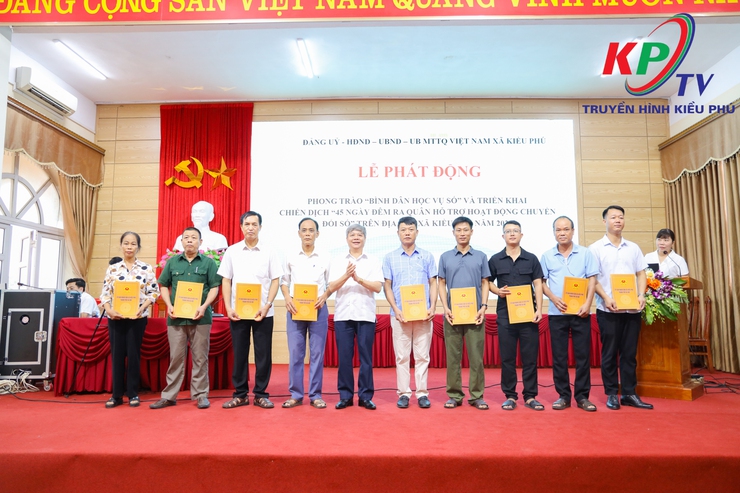 Xã Kiều Phú Phát động phong trào “Bình dân học vụ số”, Chung tay thực hiện chiến dịch 45 ngày đêm ra quân hỗ trợ chuyển đổi số trong giai đoạn đầu vận hành chính quyền địa phương theo mô hình 2 cấp- Ảnh 3.