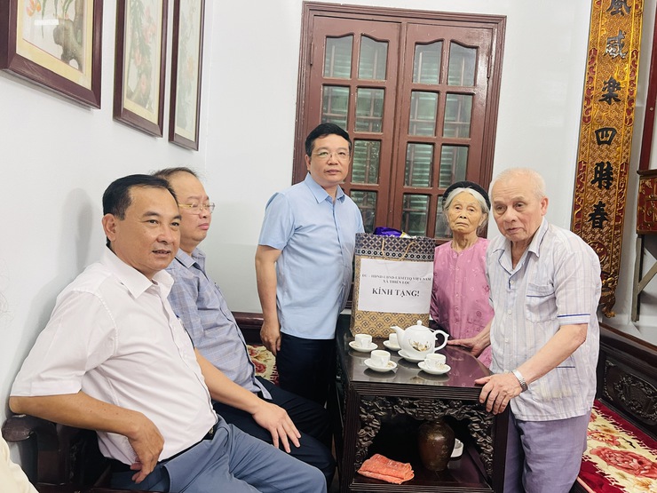 Đồng chí Phạm Xuân Toàn – Bí thư Đảng ủy, Chủ tịch HĐND xã Thiên Lộc -Trưởng đoàn công tác số 01 thăm, tặng quà tri ân người có công nhân dịp kỷ niệm 80 năm Quốc khánh 02/9- Ảnh 8.