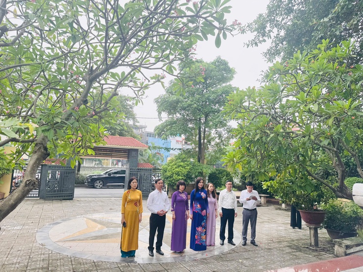 Lãnh đạo phường Bồ Đề viếng Đài tưởng niệm các Anh hùng Liệt sĩ trước thềm Đại hội Đảng bộ phường lần thứ I, nhiệm kỳ 2025- 2030 - Ảnh 11.